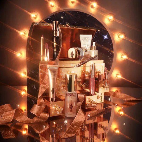 Адвент календарь Charlotte Tilbury 2025 Charlotte&rsquo;s Beauty Treasure Chest Advent COS-281 фото