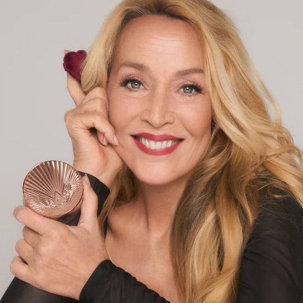 Рассыпная пудра для фиксации макияжа Charlotte Tilbury Airbrush Flawless Blur Loose Setting Powder - Translucent Fair-Medium, 15 г COS-506 фото